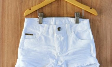 Compre aqui Short Branco Sarja Oferta