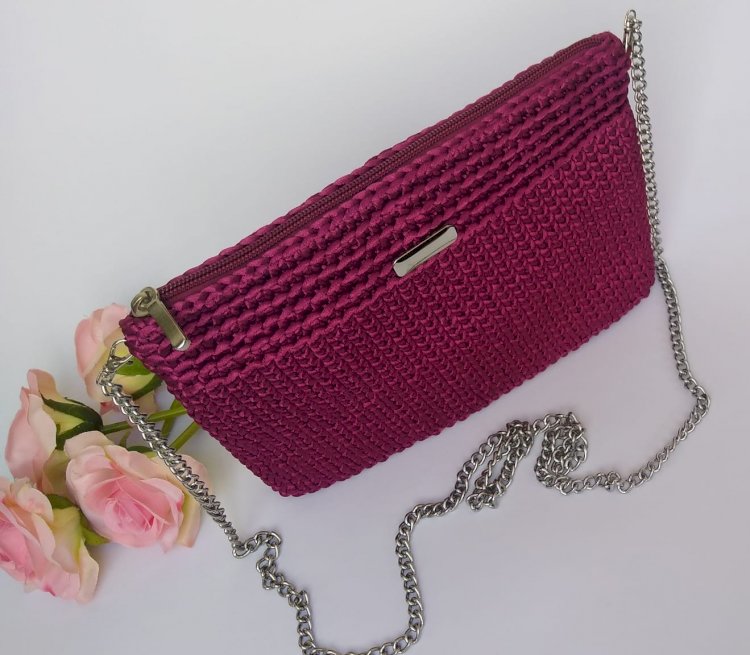 Compre aqui Bolsa Artesanal em Crochê Fio de Cetim