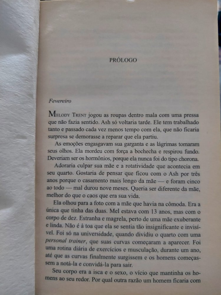Retorno ao Passado, Carole Mortimer, Escândalo Perfeito, Melanie Milburne, Harlequin, Coleção Traição